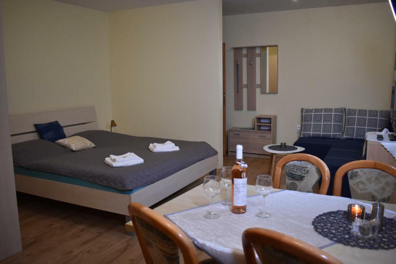 Beska Apartamento Bešeňová Exterior foto